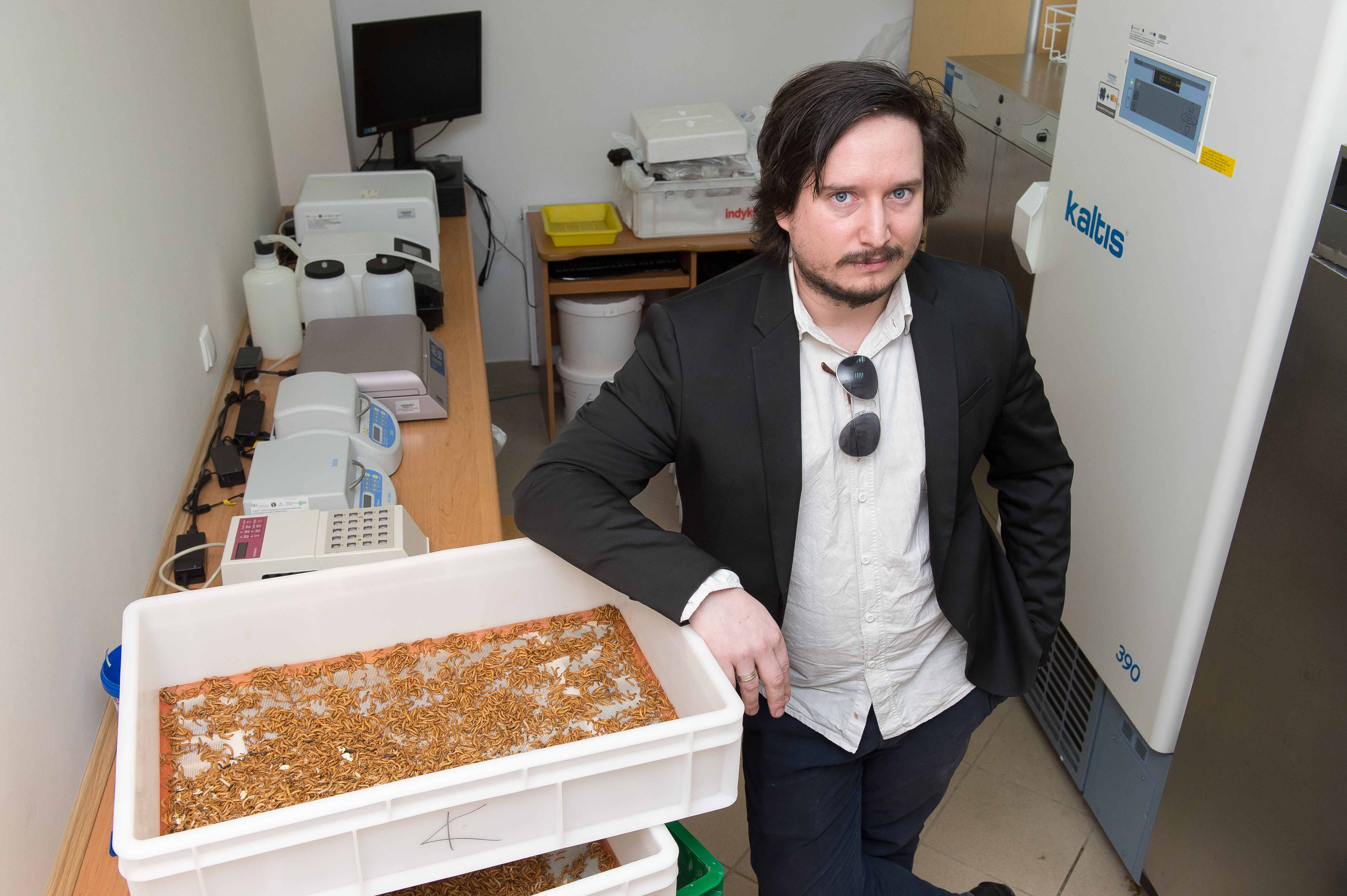 Dr Remigiusz Gałęcki jest kierownikiem projektu „Opracowanie karmy na bazie białka owadziego dla zwierząt towarzyszących z dietozależnymi enteropatiami”