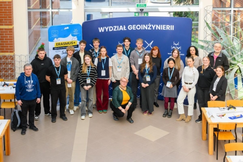 Uczestnicy programu ERASMUS + BIP wraz z organizatorami