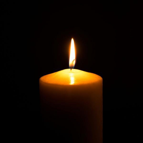 zapalona świeca