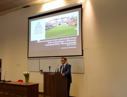 Profesora Robert Wójcik prowadzący seminarium