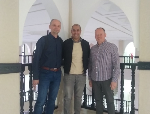 dr hab inż. Piotr Kosiński, prof UWM wraz mgr Jackiem Kilem w styczniu 2026 na uczelni Cadi Ayad University w Marrakeszu