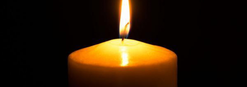 zapalona świeca