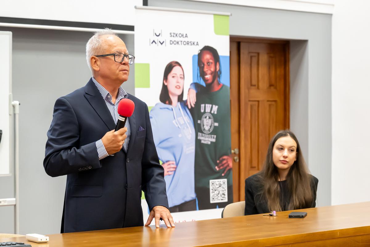 prof. Paweł Brzuzan, dyrektor Szkoły Doktorskiej UWM