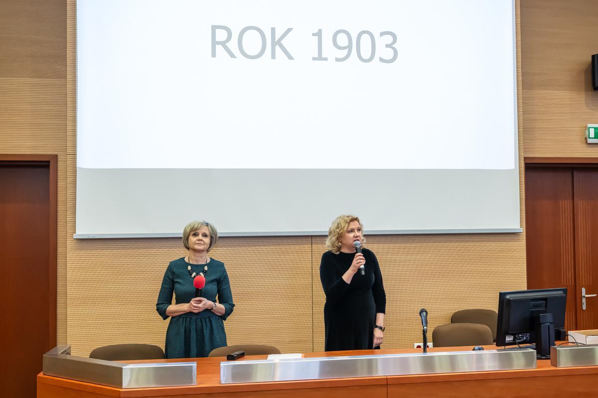 prof. Iwona Maciejewska i prof. Alina Naruszewicz-Duchlińska otwierają Dzień Języka Ojczystego 