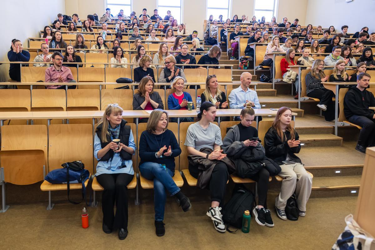 publiczność podczas spotkania z gośćmi z Bhutanu na Wydziale Humanistycznym UWM