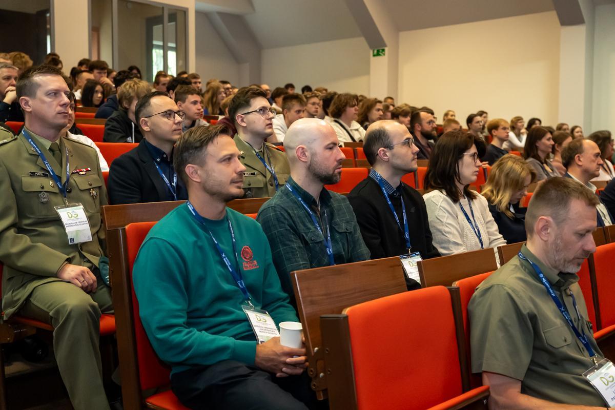 Dzień Geoinformatyka 2026: zdjęcie pokazuje publiczność wydarzenia
