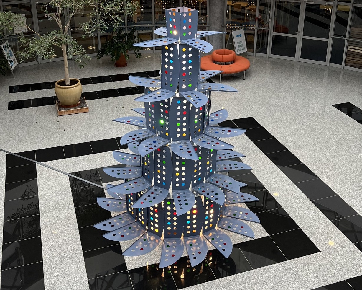 Choinka w Bibliotece Uniwersyteckiej UWM 2025