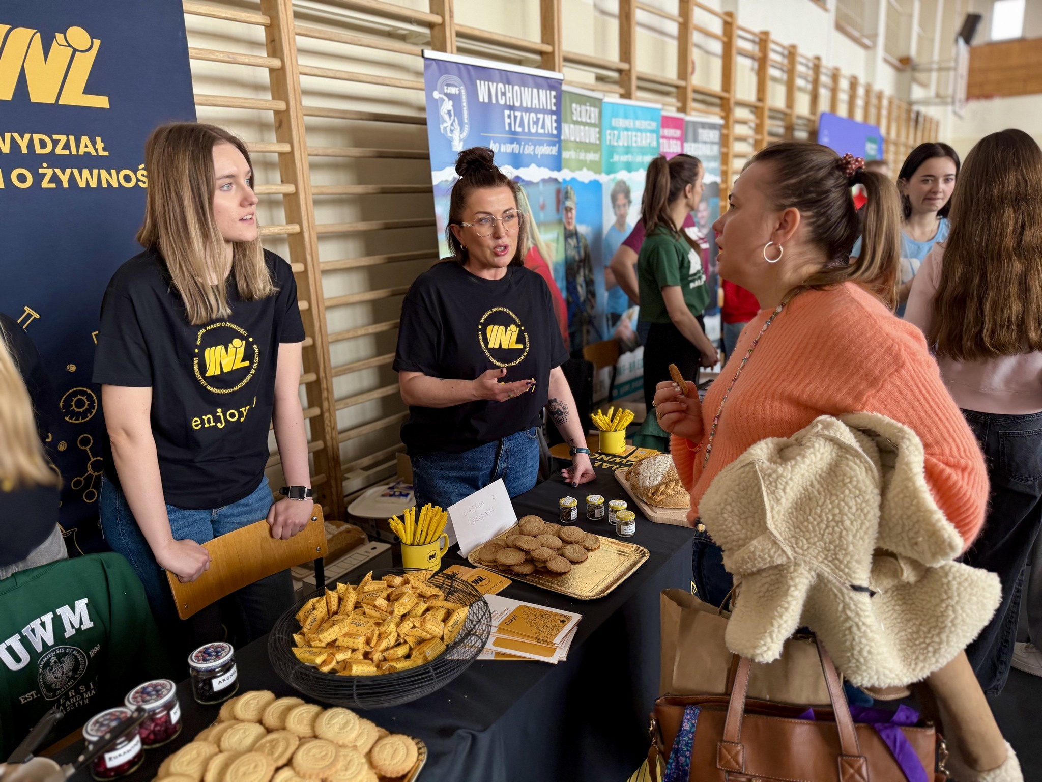 Stoisko Wydziału Nauki o Żywności podczas "Giełdy pomysłów na życie w Łomży" 
