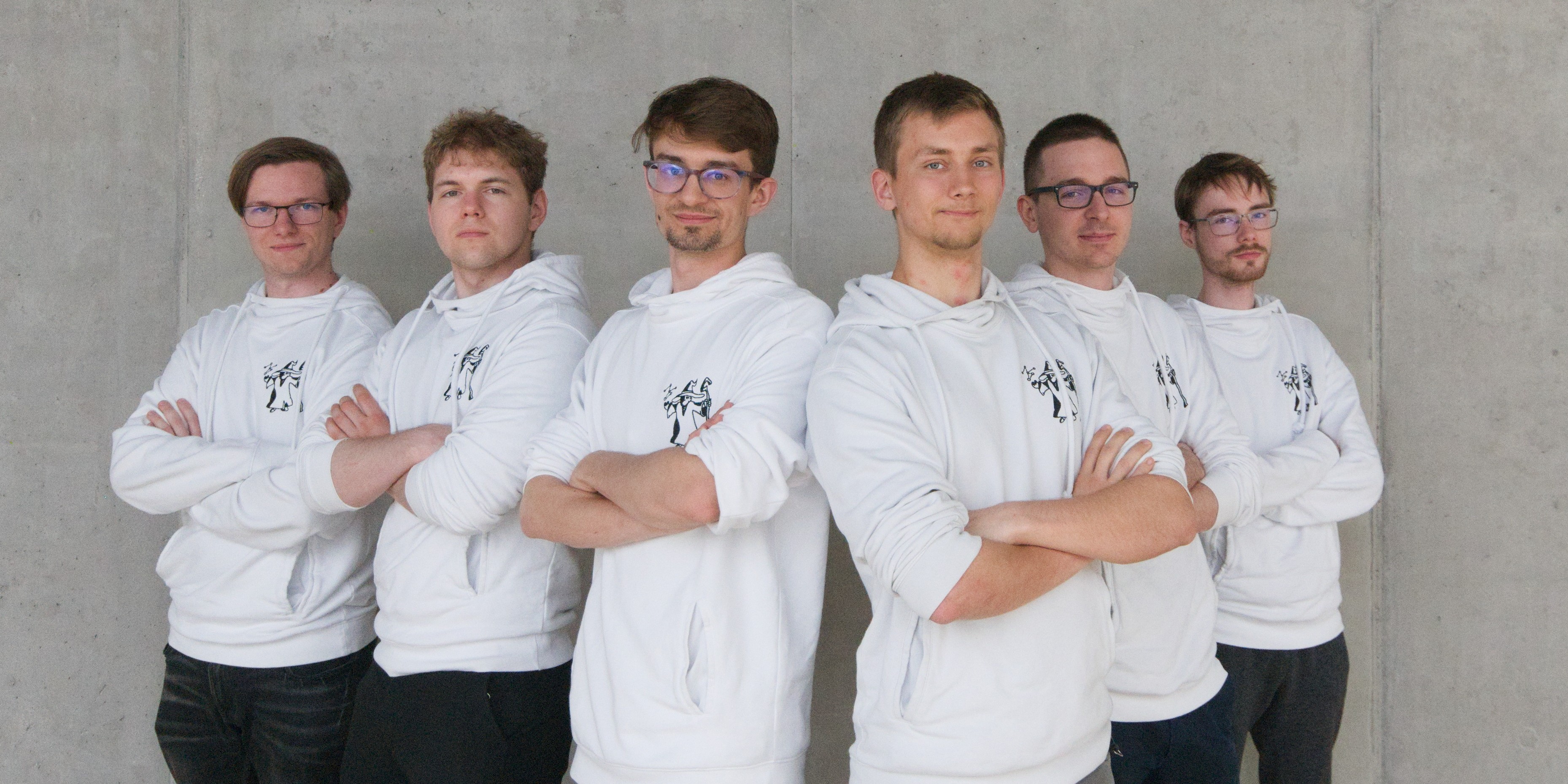 Zdjęcie przedstawia członków Koła Naukowego Sztucznej Inteligencji "Czarna Magia"