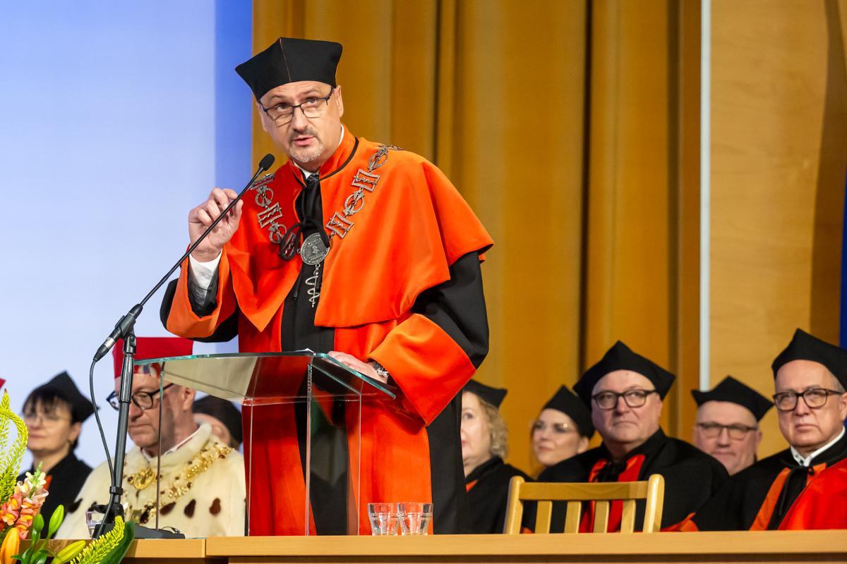 prof. Leszek Gromadziński podczas swojego przemówienia