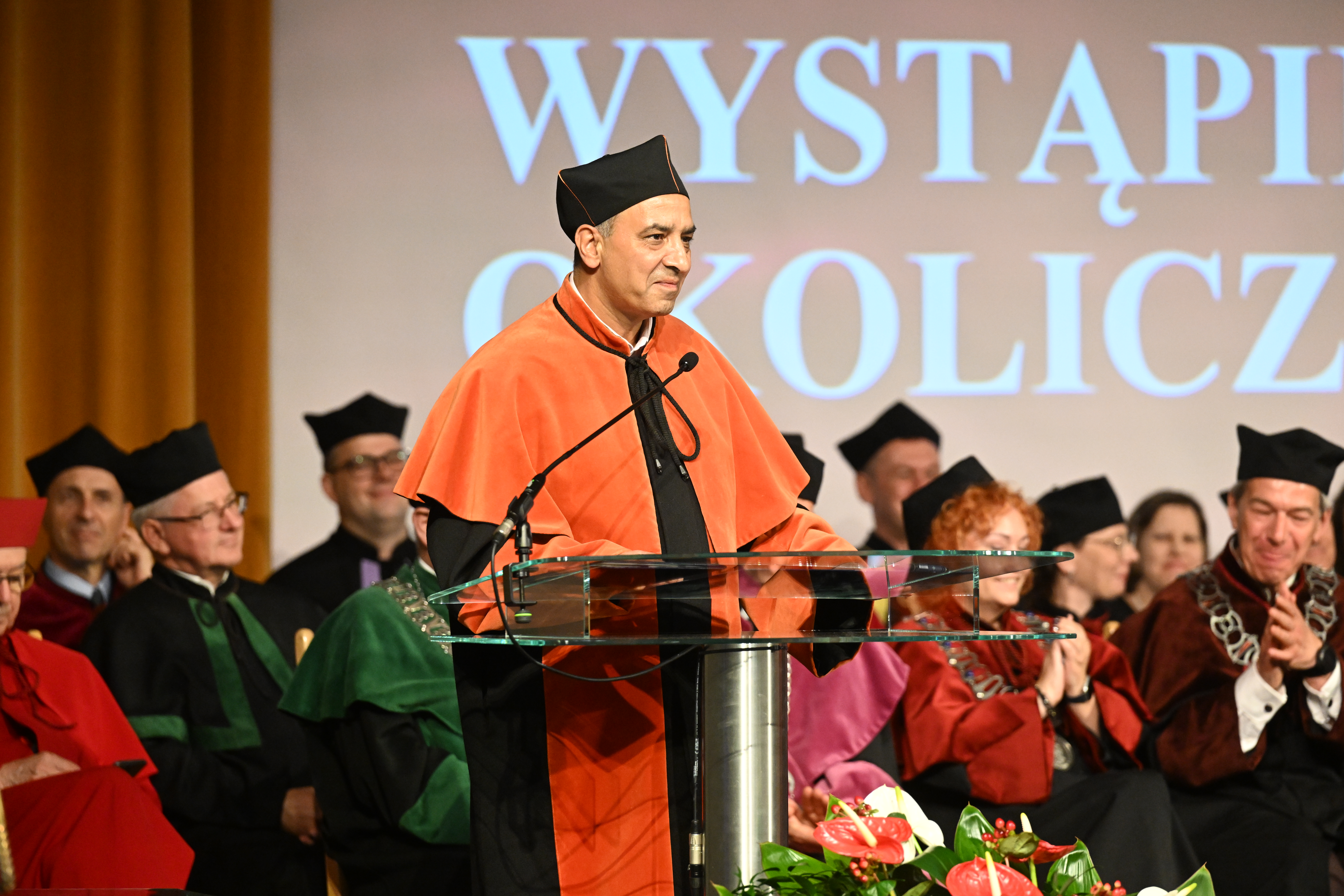 dr hab. Rakesh Jalali podczas wygłaszania przemówienia 