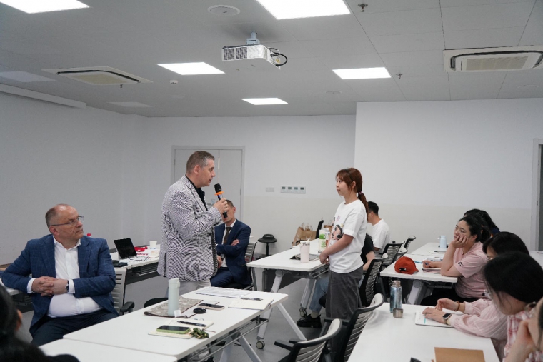 wizyta delegacji z UWM na chińskim uniwersytecie