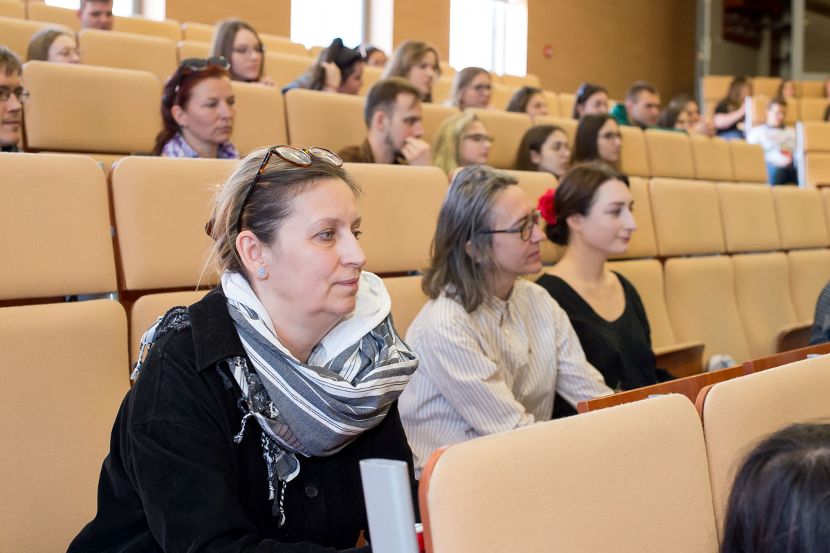 Anna Drońska (pierwsza z lewej) podczas debaty na Wydziale Humanistycznym
