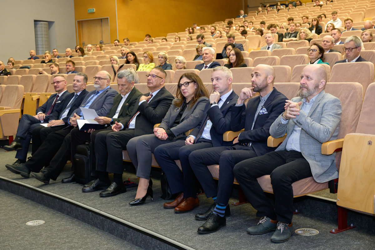 Uczestnicy konferencji poświęconej postępowaniom awansowym