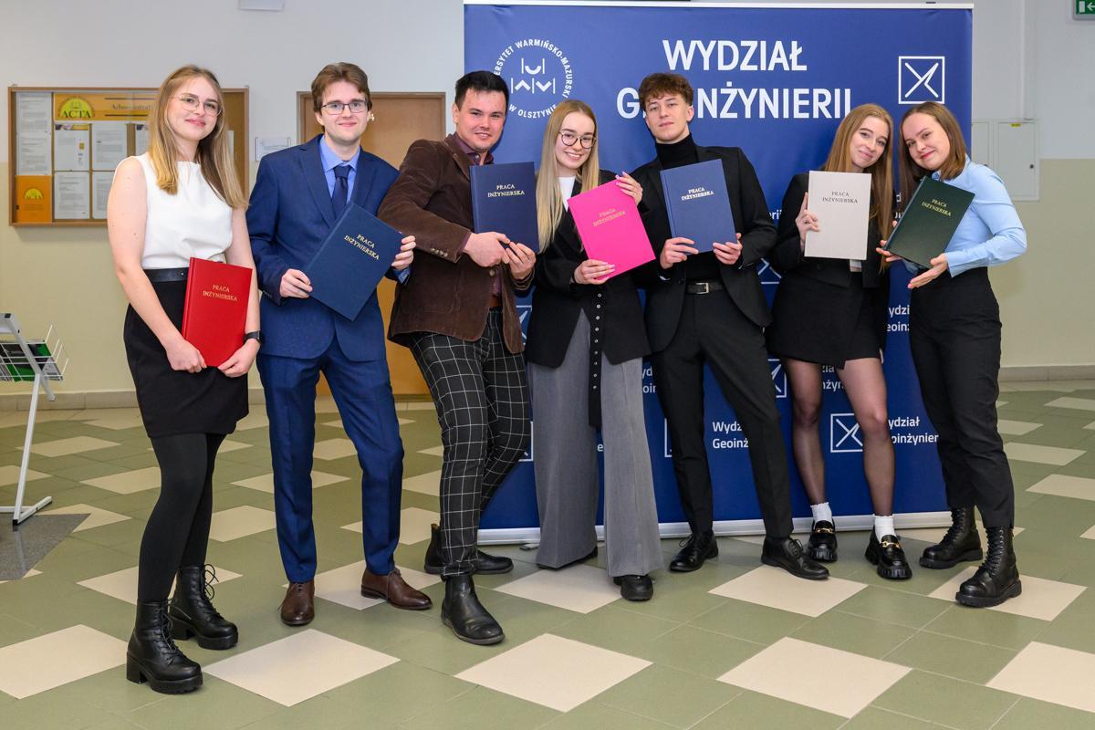 Pierwsi absolwenci geoinformatyki 