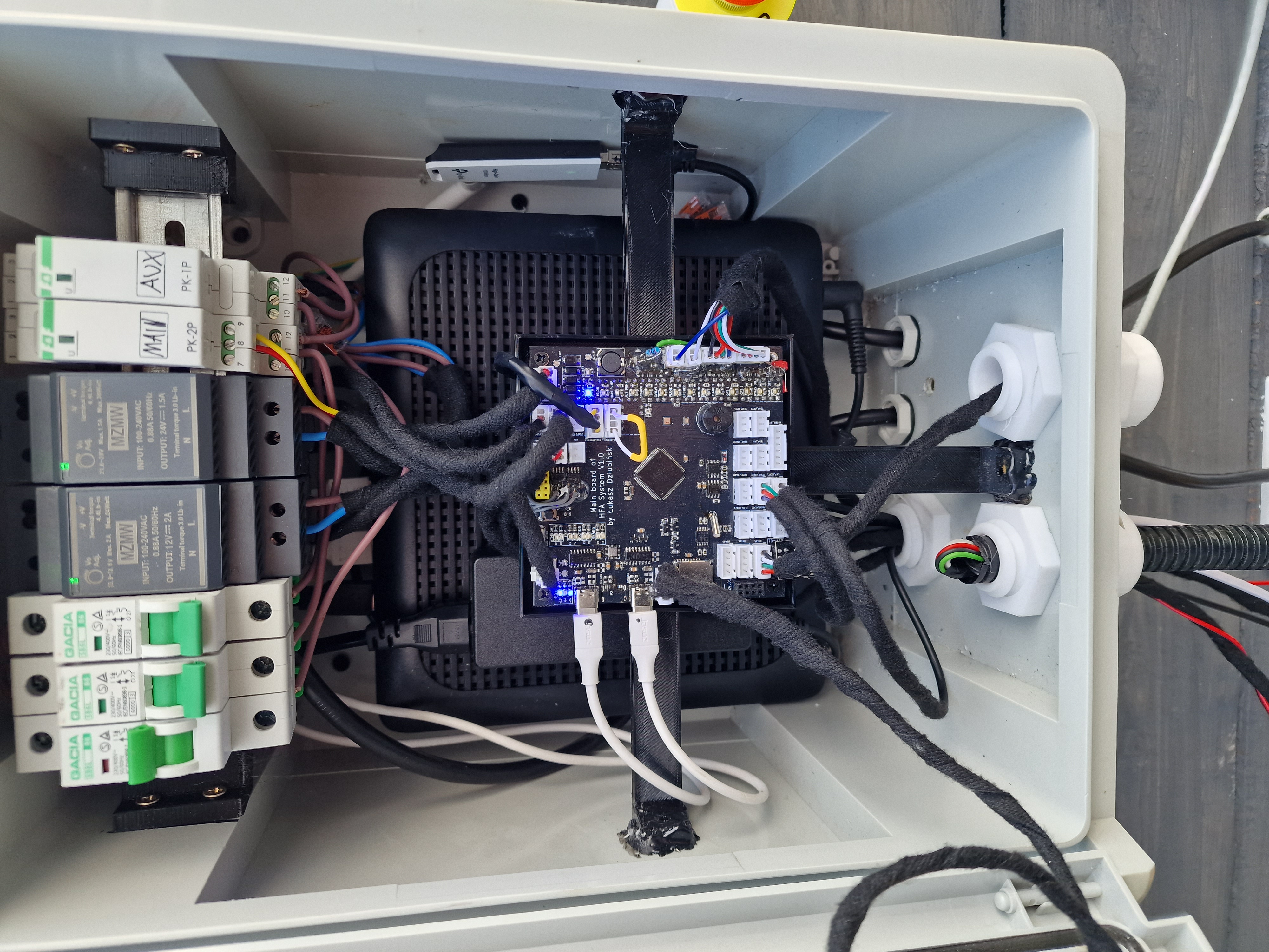 instalacja przy basenie