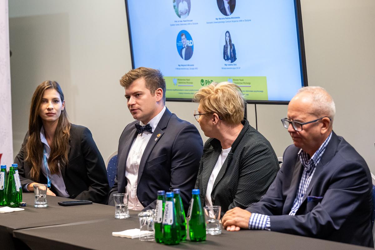 Uczestnicy panelu dyskusyjnego