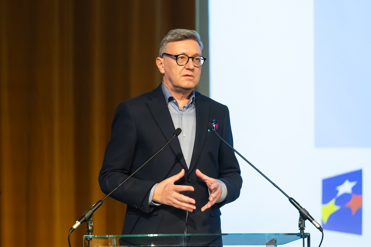 prof. Jerzy Przyborowski, rektor UWM przemawia na scenie