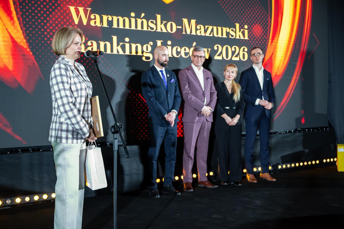 Dorota Linkiewicz przemawia na scenie