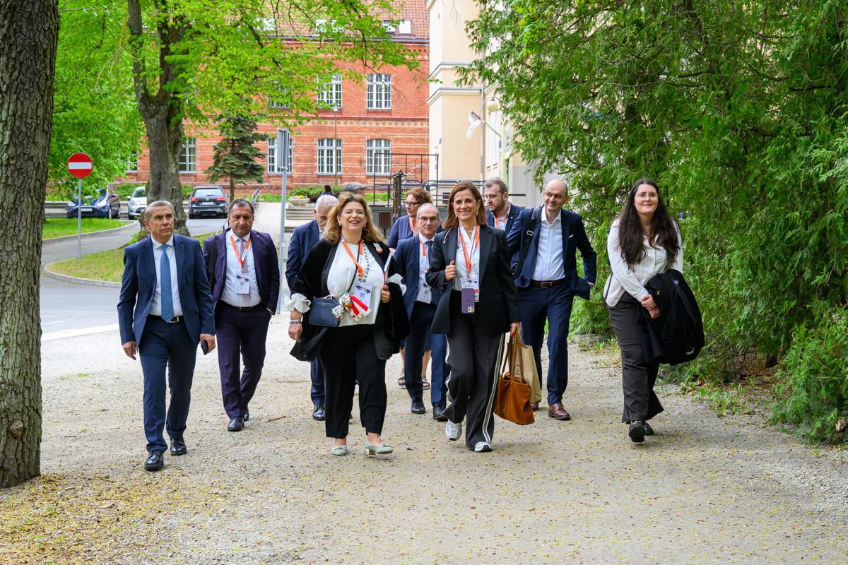 Pierwsza coroczna konferencja sojuszu ChallengeEU pod hasłem „Bridging Regions – Connecting Universities”. Biorą w nim udział przedstawiciele wszystkich uczelni tworzących konsorcjum, a także partnerzy z otoczenia społeczno-gospodarczego oraz reprezentanci różnych instytucji i innych sojuszy. Zwiedzanie Kortowa.