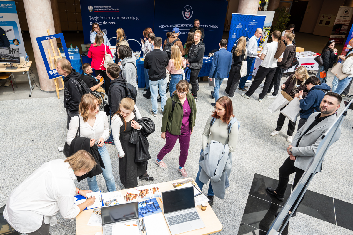 Uczestnicy Targów Pracy UWM 