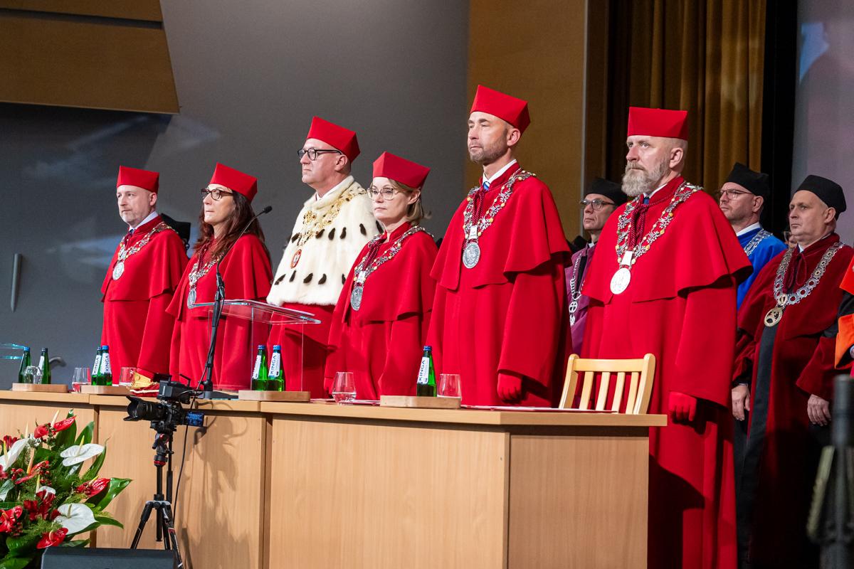 Kolegium rektorskie UWM podczas inauguracji roku akademickiego