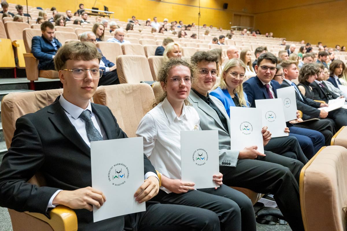 Studenci UWM podczas inauguracji roku