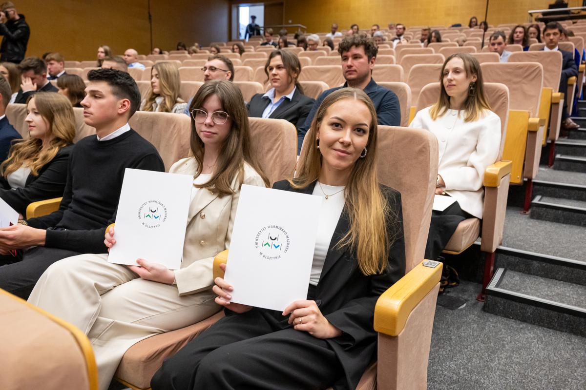 Studenci UWM podczas inauguracji roku