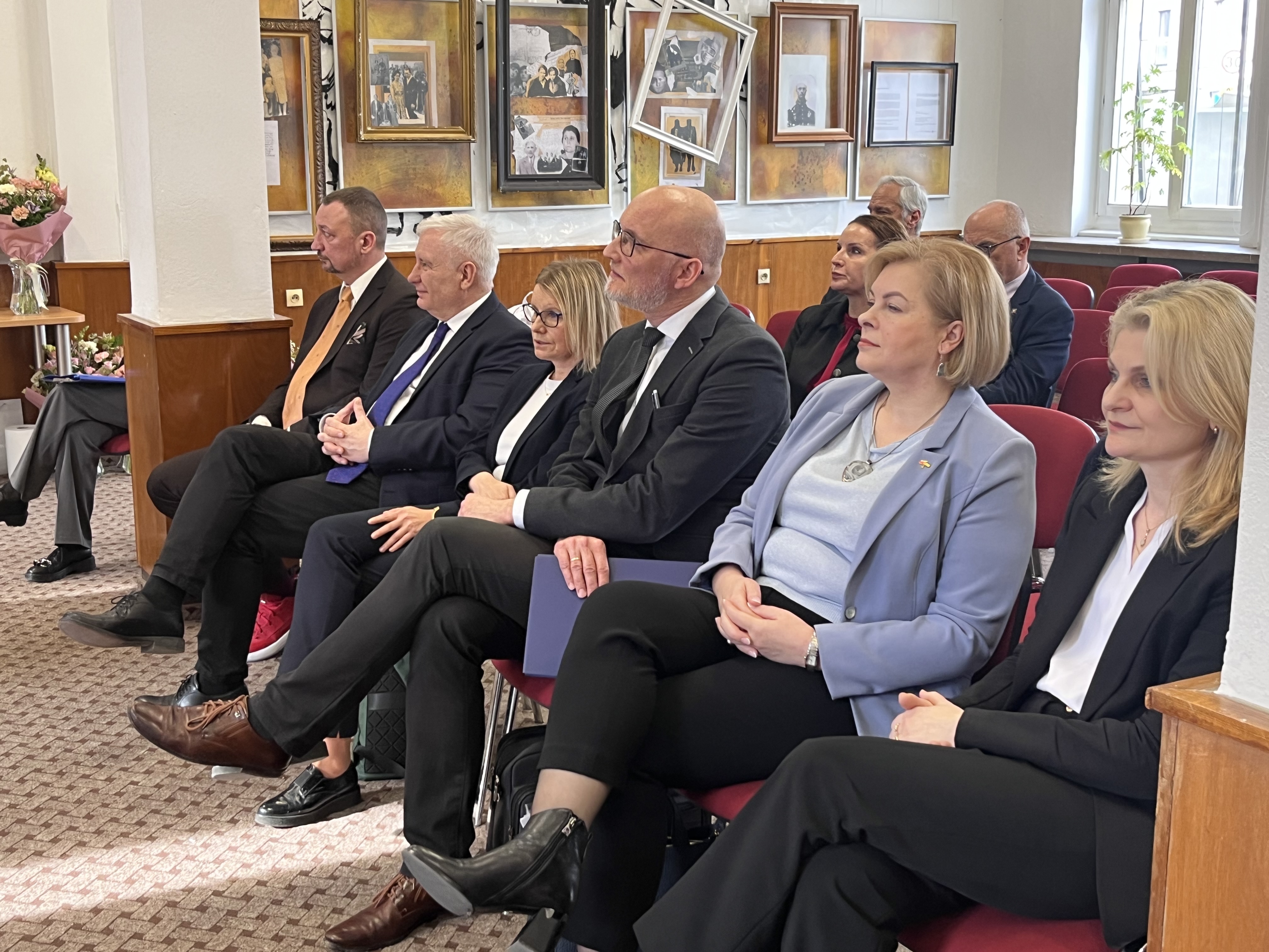 Nagrodzeni przez PAN siedzą 