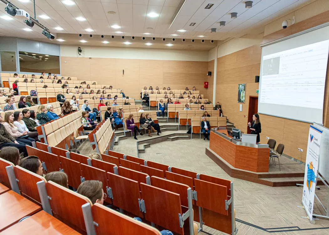 Studenci w auli im. Dietrichów na Wydziale Humanistycznym podczas Europejskiego Dnia Logopedy