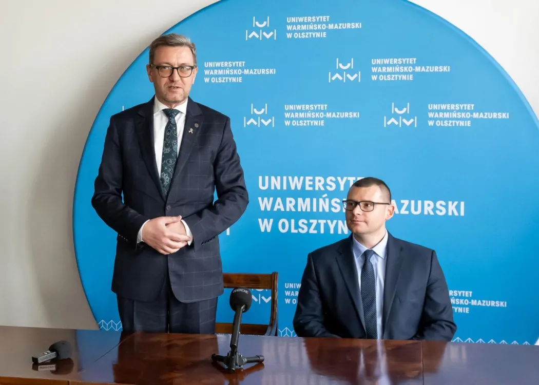 Podpisanie umowy między UWM a Santander