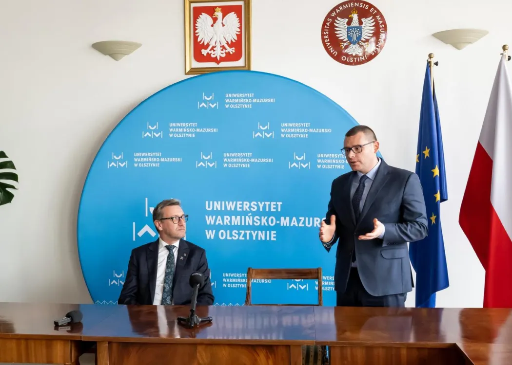 Podpisanie umowy między UWM a Santander