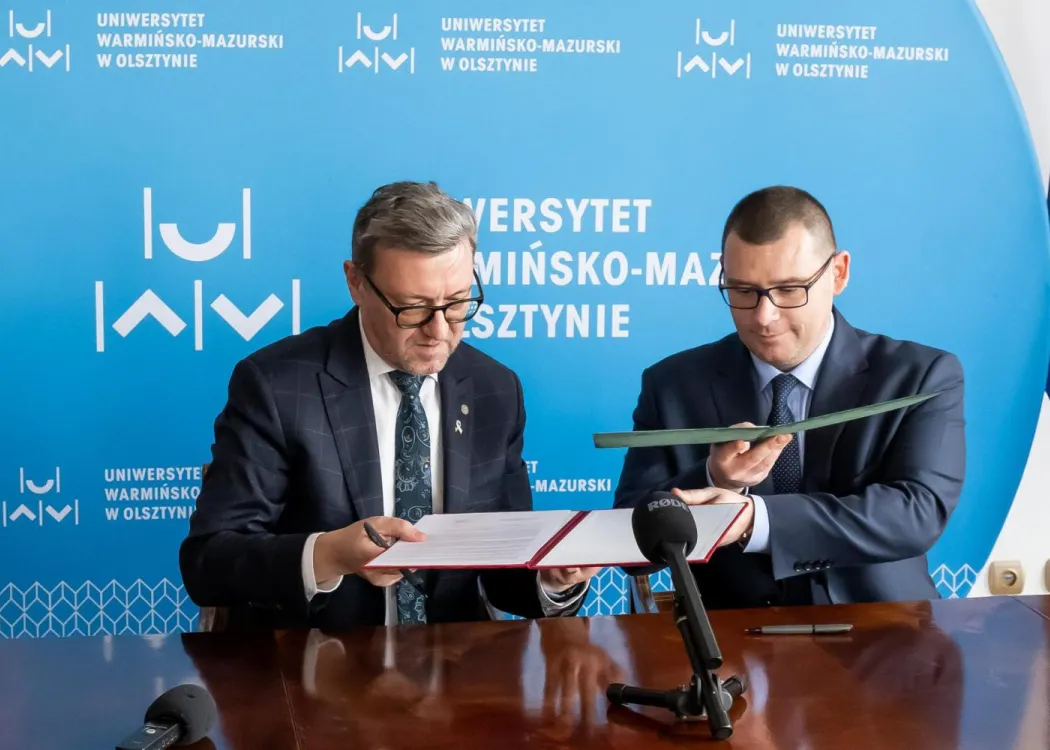 Podpisanie umowy między UWM a Santander