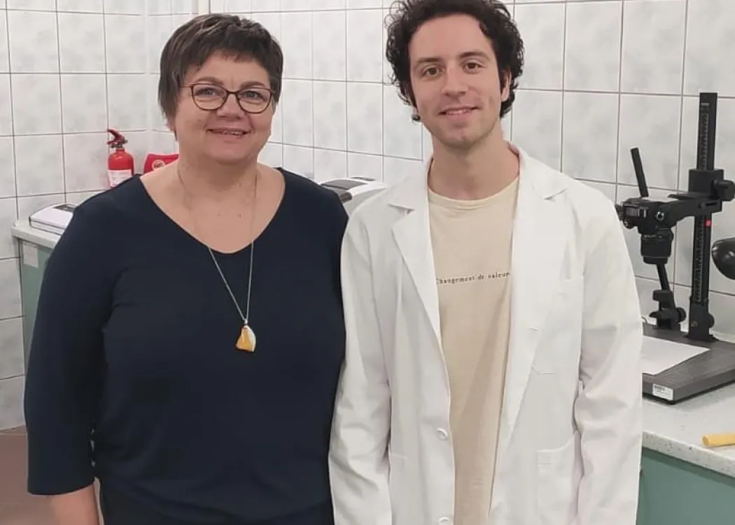 Stoją, od lewej, Katarzyna Tkacz i Lorenzo Laterza