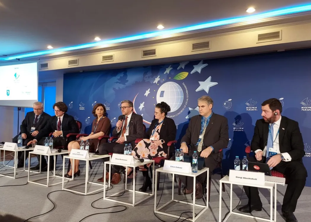 Prof.  Jerzy Przyborowski wraz z uczestnikami panelu podczas VIII Kongresu Samorządów w Mikołajkach