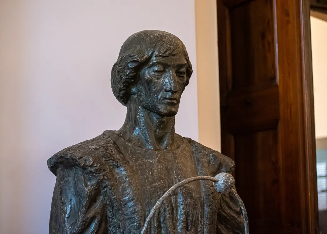 Rzeźba przedstawiająca Mikołaja Kopernika