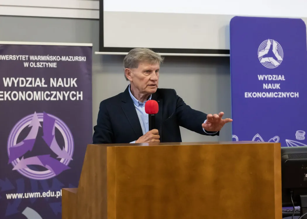 prof. Balcerowicz na mównicy