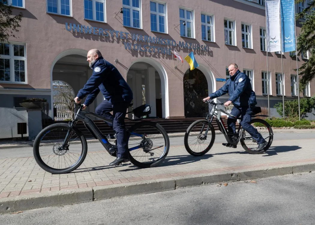 Straż Uniwersytecka UWM na rowerach elektrycznych