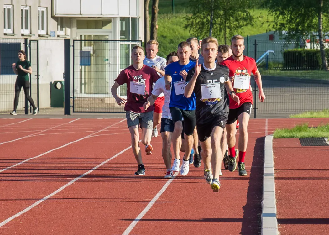 Bieg podczas zawodów lekkoatletycznych w Kortowie