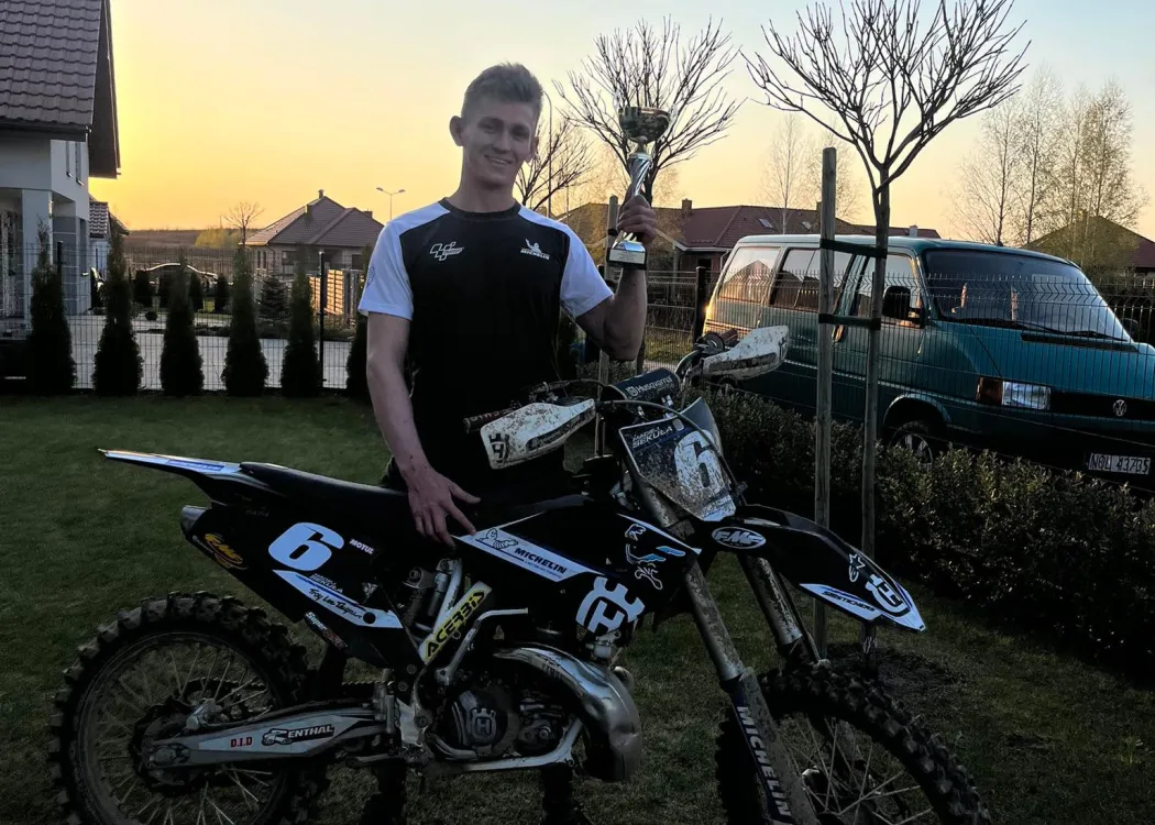 Maciej przy motorze