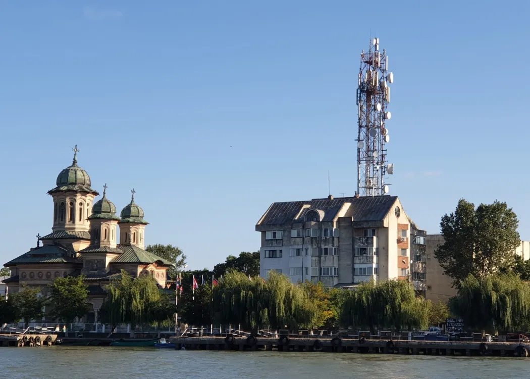 miasto nad wodą