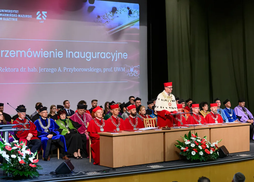 Rektor UWM podczas inauguracji roku akademickiego