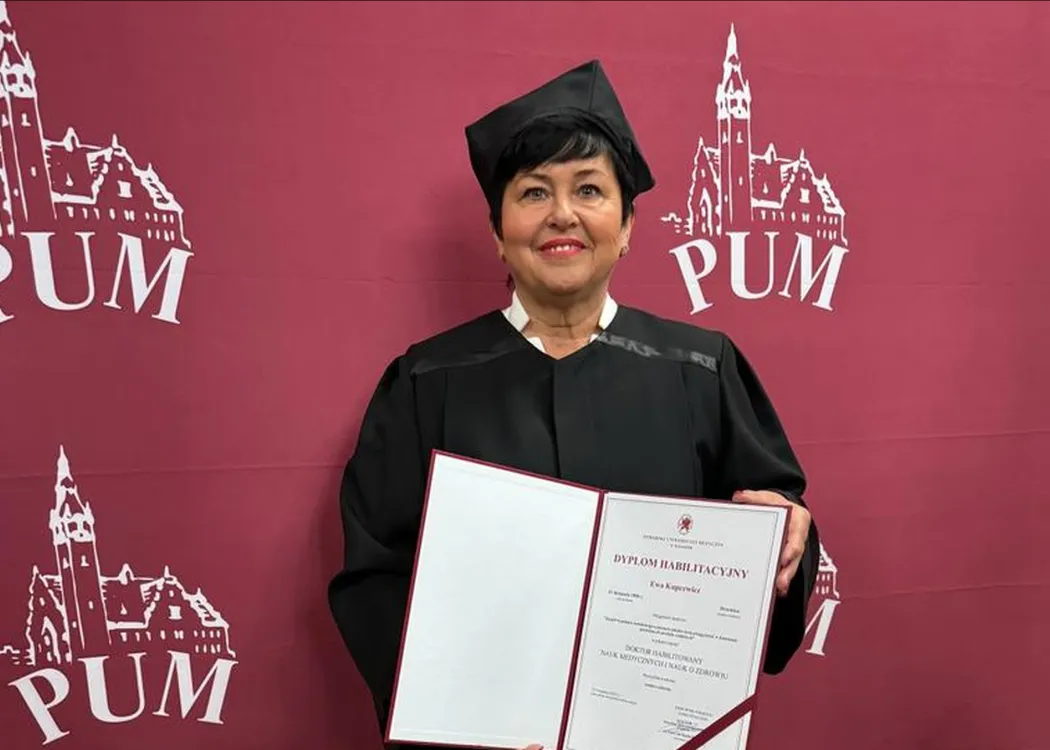 Dr hab. Ewa Kupcewicz z dyplomem 