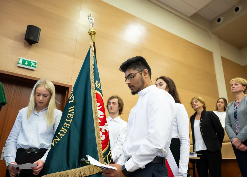 moment ślubowania studentów zagranicznych