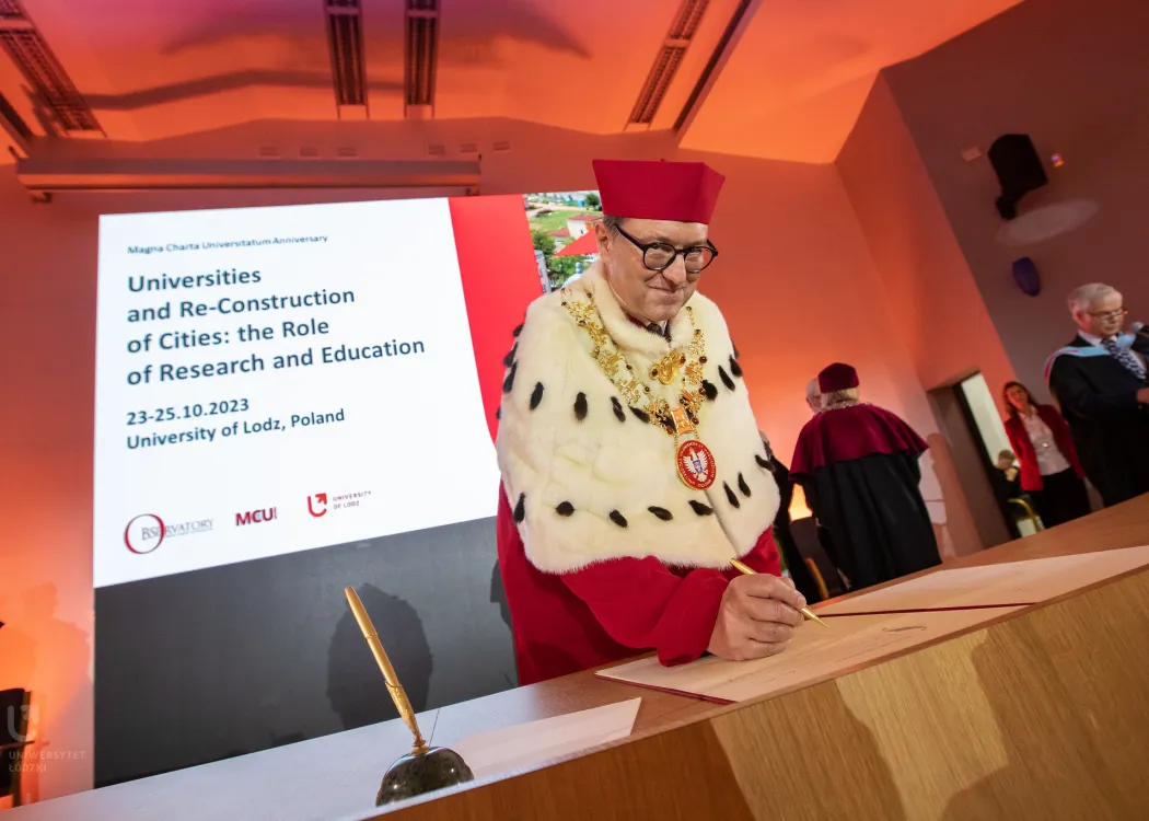 Rektor UWM w gronie uczestników konferencji i sygnatariuszy Magna Charta Universitatum