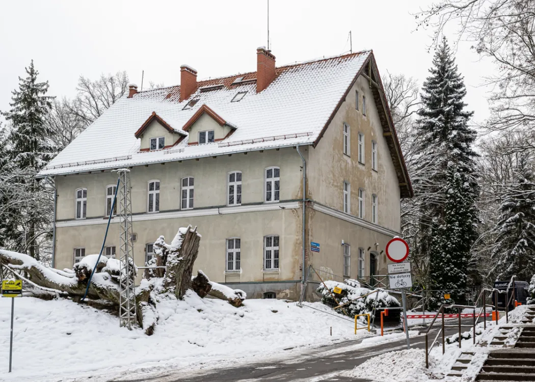 Budynek przy ul. Oczapowskiego 1 - grudzień 2023