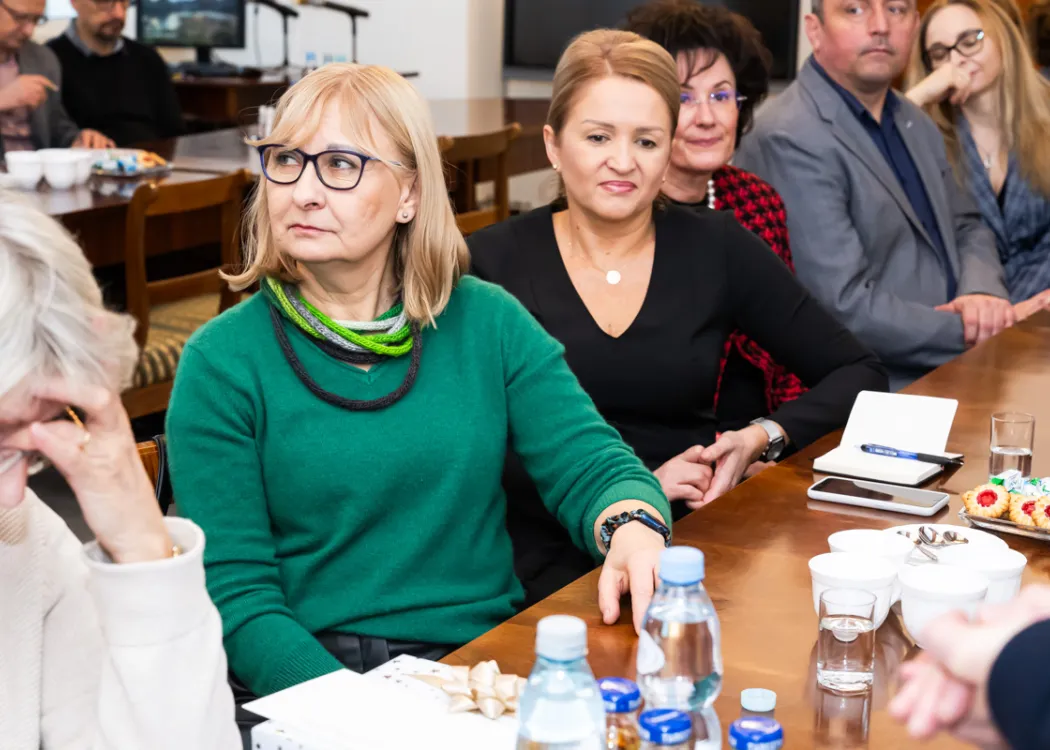 przedstawicielki UWM siedzą