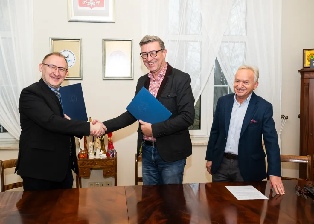 Podpisanie umowy o współpracy: Janusz Ciepliński, Jerzy Przyborowski, Benedykt Błoński
