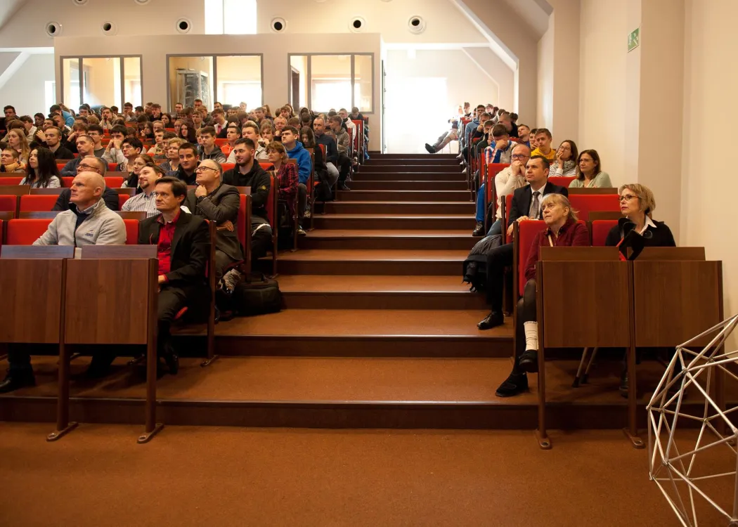 widzowie na sali seminaryjnej