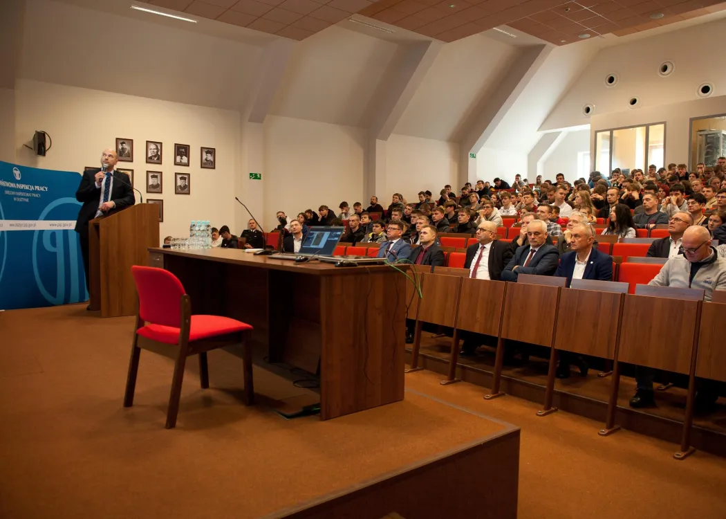 widzowie na sali seminaryjnej